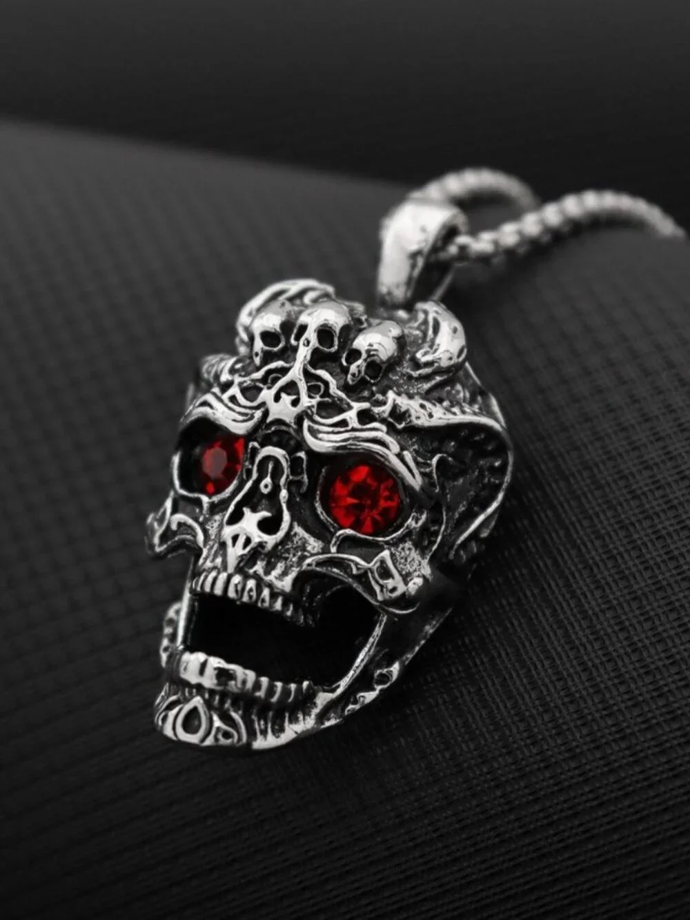 Mens stainless steel simple skull pendant necklace silvery